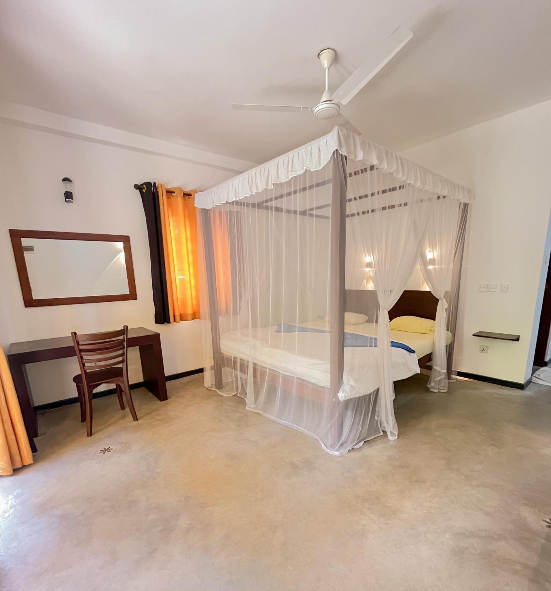 Easy Living Hotel Hikkaduwa Exterior photo